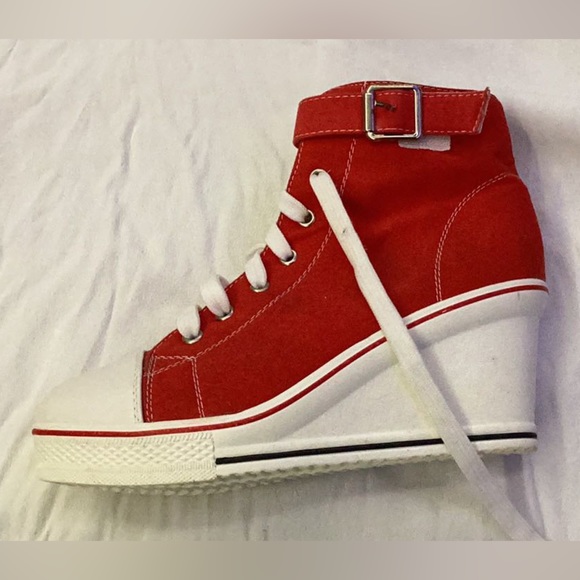 Red High heal sneakers - Picture 2 of 4